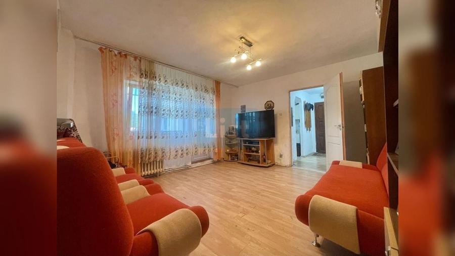 Apartament cu 3 camere semidecomandat în Micro IV