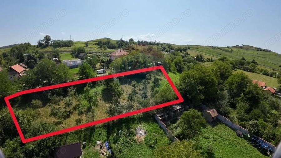 Teren de 3000 mp, în Hetiur