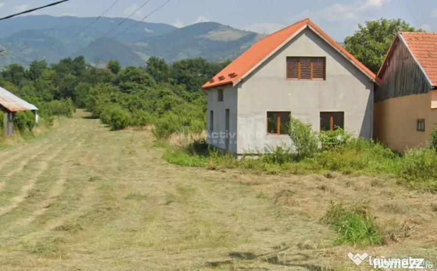 Casă cu 4 camere cu Teren 3251 Mp în Sadova Veche