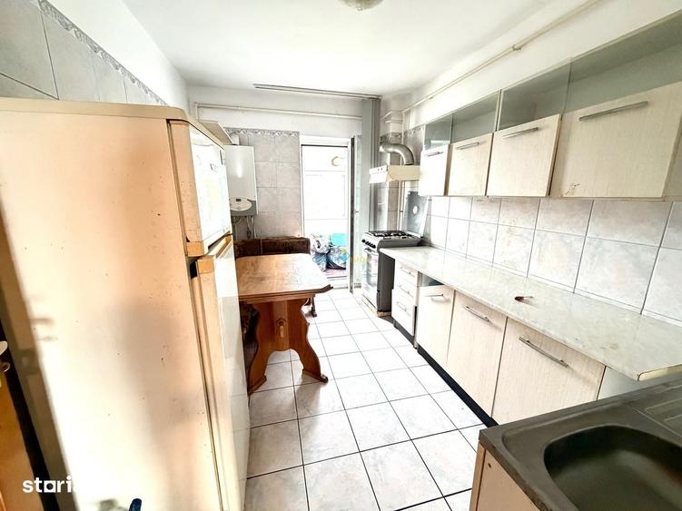 Apartament cu 3 camere decomandat în Republicii