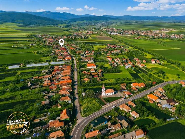 Teren intravilan de 7608 mp, în Cernat