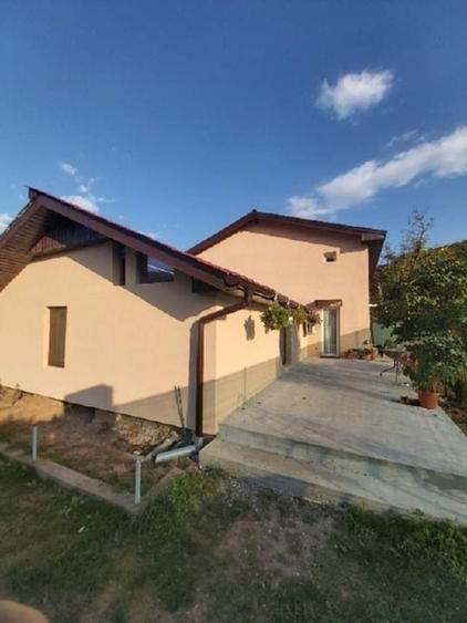 Casă individuală cu 5 camere cu Canalizare în Șoimuș