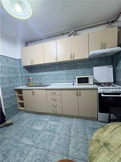 Apartament cu 3 camere decomandat în Tomis Nord