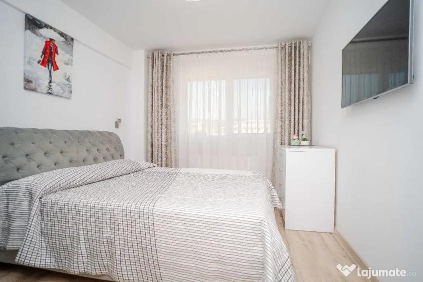 Apartament cu 3 camere decomandat în Rediu