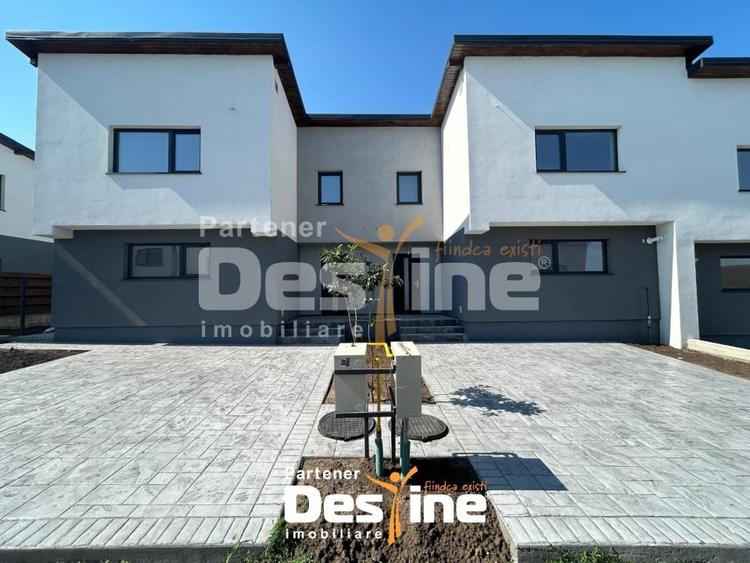 Duplex cu 5 camere cu Canalizare în Valea Lupului