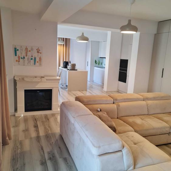 Apartament cu 4 camere decomandat în Central