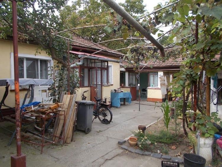 Casă cu 4 camere în Ghirodei