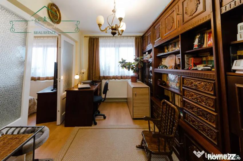 Apartament cu 5 camere decomandat în Fortuna