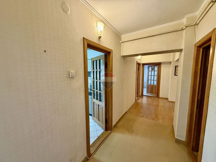 Apartament cu 3 camere decomandat în Central