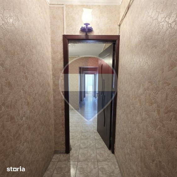 Apartament cu 3 camere decomandat în Central