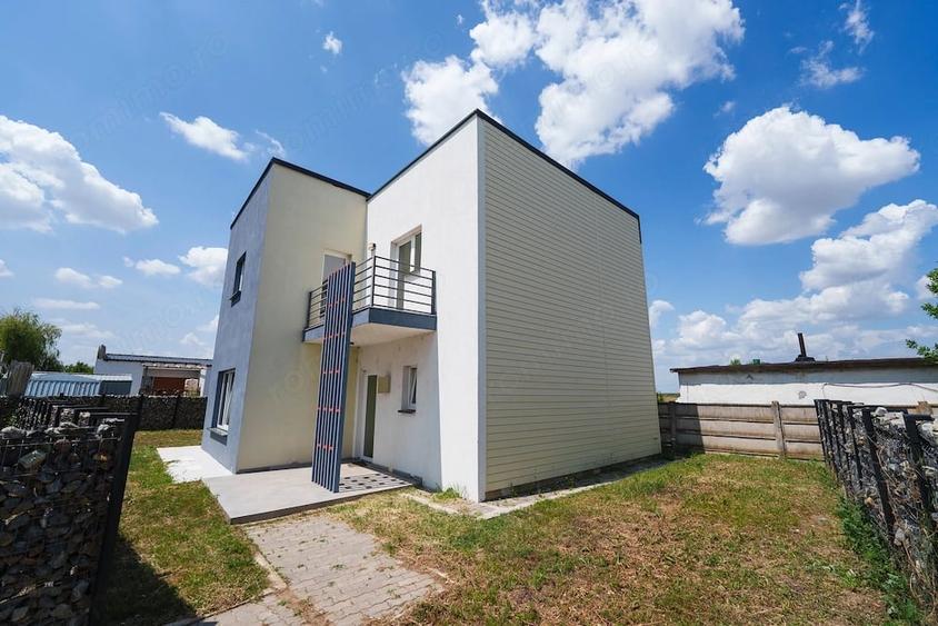 Casă cu 5 camere cu Teren 350 Mp în Pielești