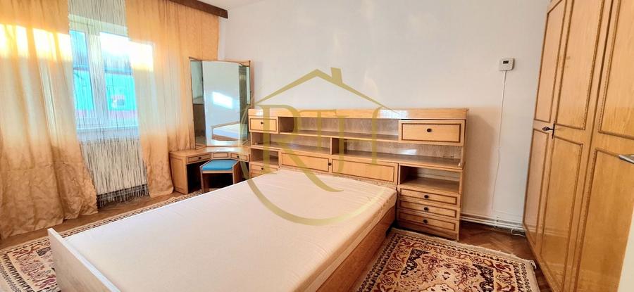 Apartament cu 3 camere decomandat, mobilat în Girocului