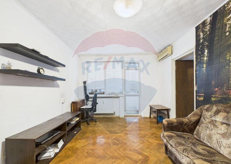 Apartament cu 3 camere semidecomandat în Basarabia