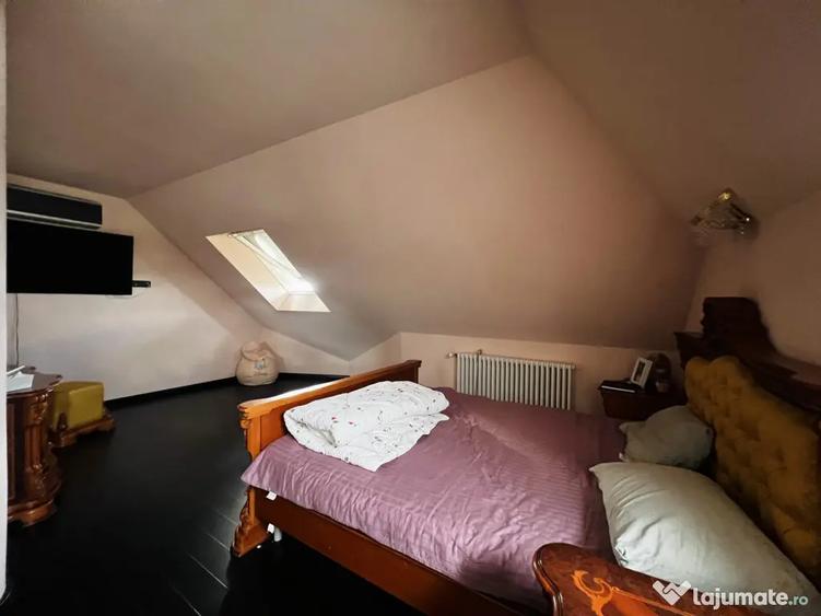 Casă cu 7 camere cu Teren 826 Mp în Dumbrăvița