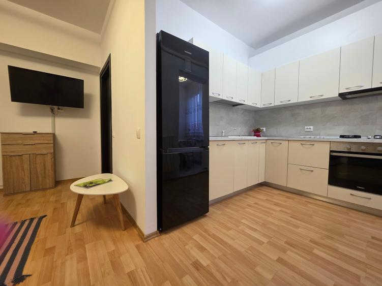 Apartament cu 2 camere semidecomandat în P-ța Universității