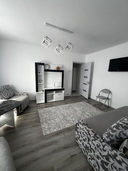 Apartament cu 2 camere semidecomandat, mobilat în Tomis Nord