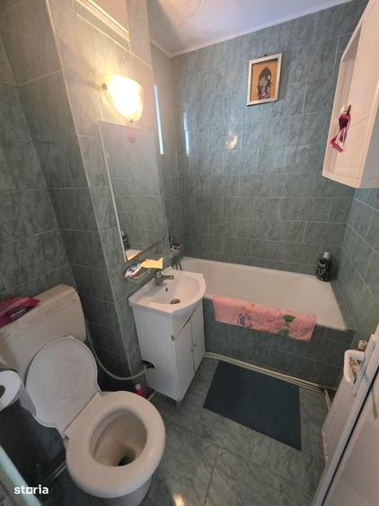 Apartament cu 3 camere semidecomandat în Viziru 3