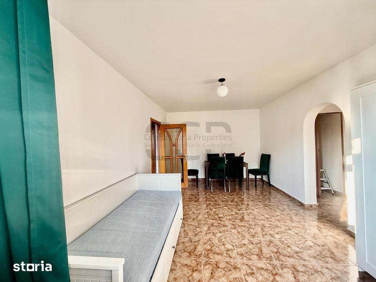 Apartament cu 4 camere semidecomandat în Tineretului