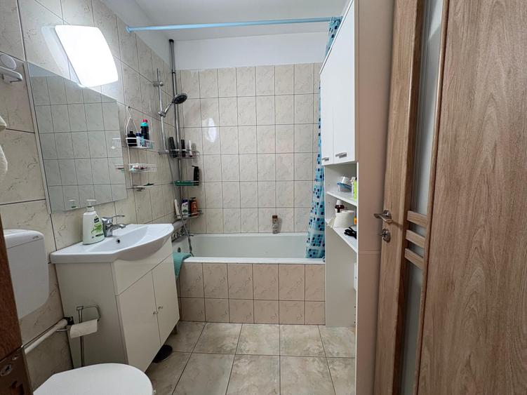 Apartament cu 2 camere semidecomandat în 1 Mai