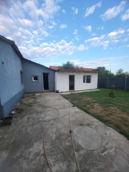 Casă cu 3 camere în Iratoșu