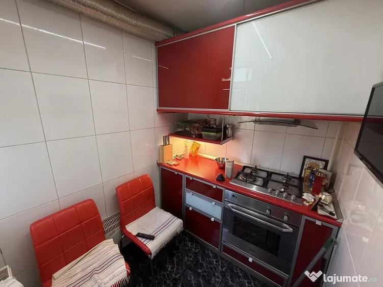 Apartament cu 4 camere decomandat în Central