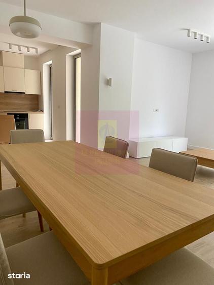 Apartament cu 4 camere decomandat în Central