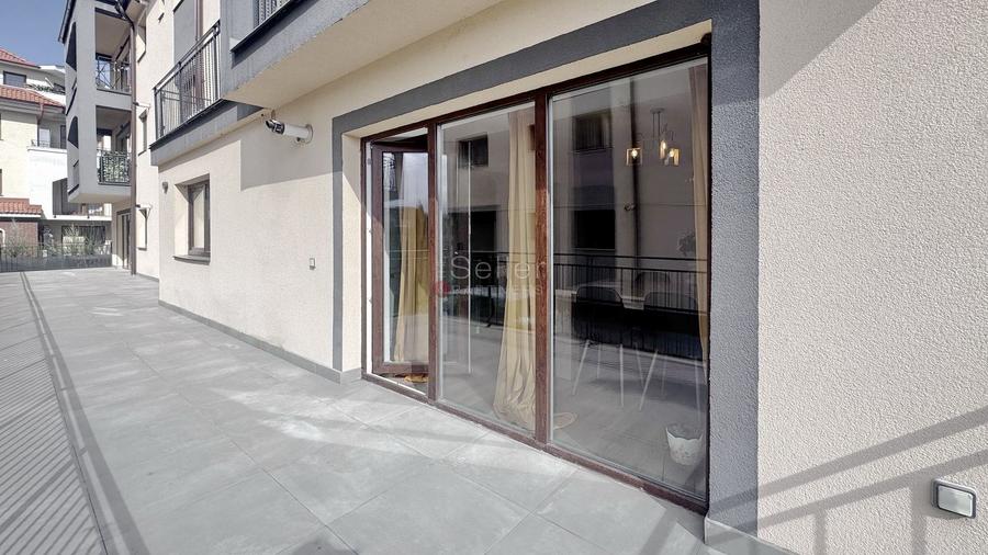 Apartament cu 3 camere decomandat, mobilat în Tractorul