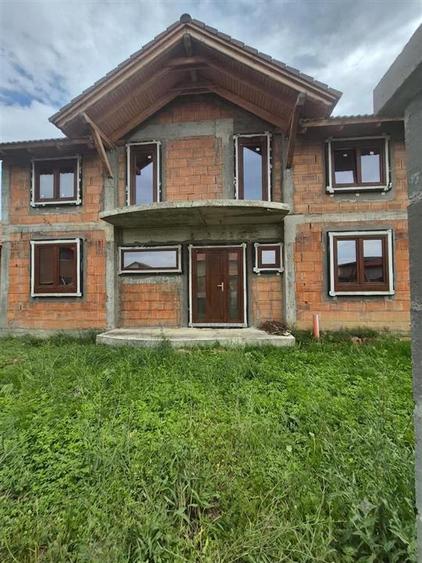 Casă individuală cu 5 camere cu Teren 500 Mp în Calea Urseni