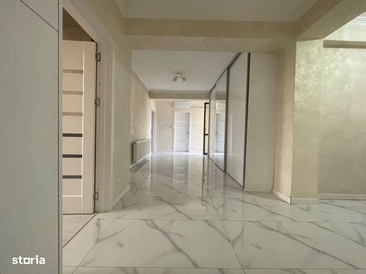 Apartament cu 4 camere în Craiovița Nouă