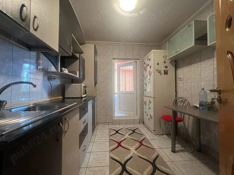 Apartament cu 2 camere decomandat în Podu Roș