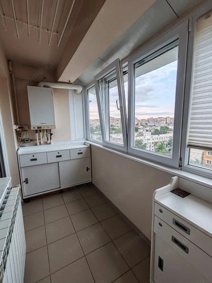 Apartament cu 4 camere decomandat în Micro 20