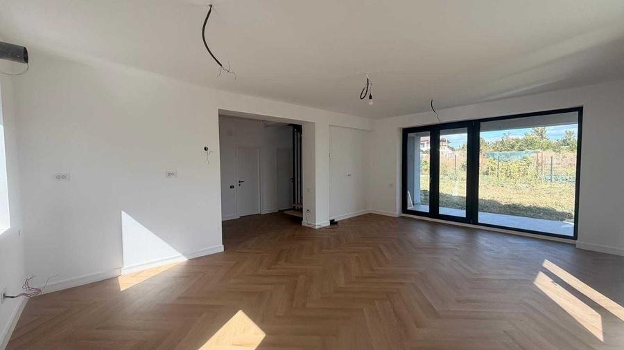 Casă cu 4 camere în Corbeanca