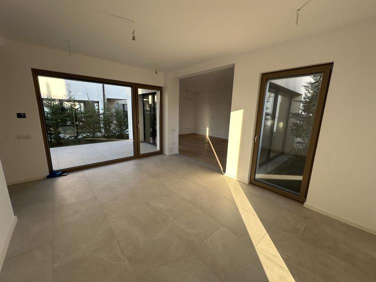 Duplex cu 4 camere cu Canalizare în Exterior Nord