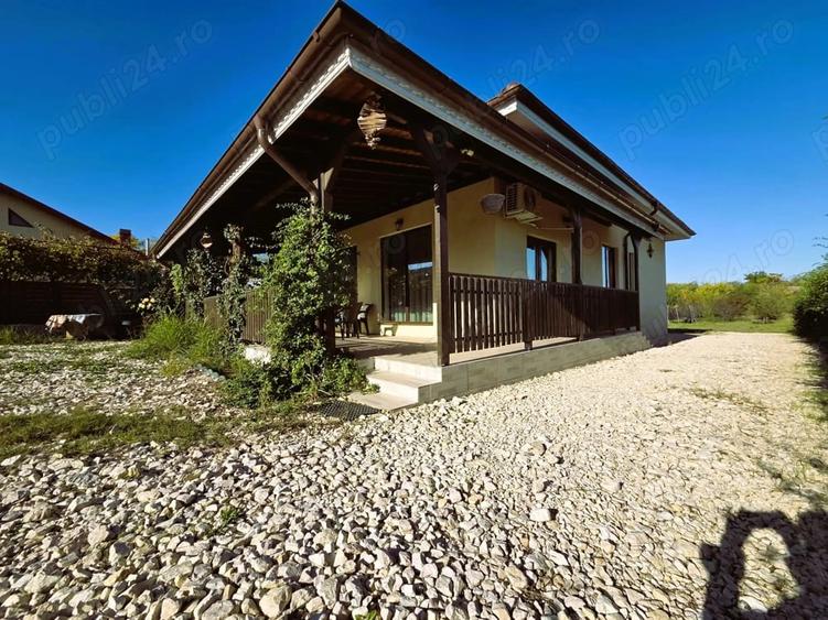 Casă cu 4 camere cu Teren 2000 Mp în Agighiol