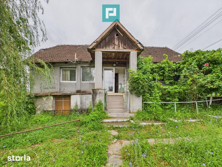 Casă cu 2 camere cu Teren 2473 Mp în Conop