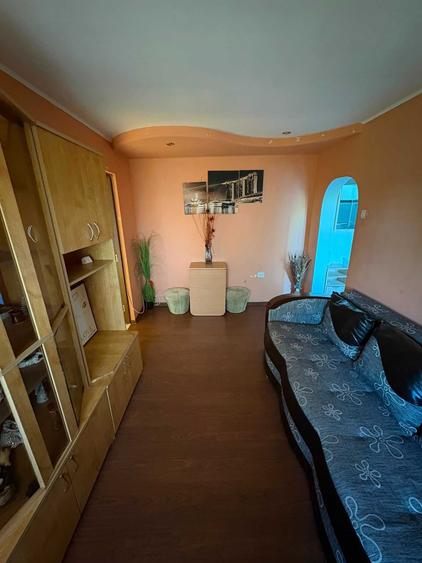 Apartament cu 3 camere semidecomandat în Micro 19