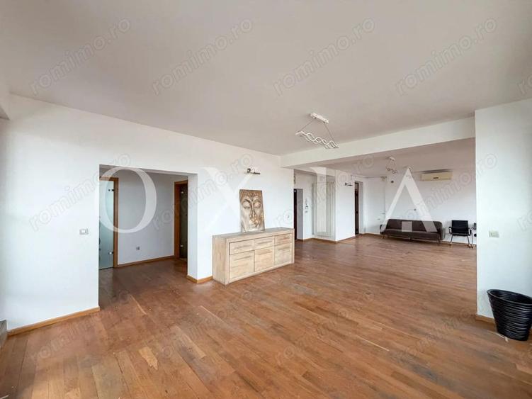 Apartament cu 5 camere decomandat în Complex Studențesc
