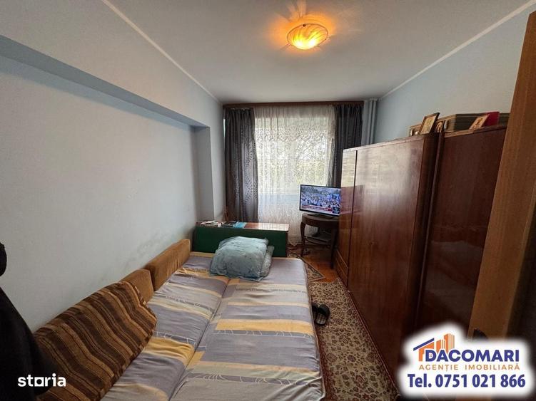 Apartament cu 3 camere decomandat în Micro 18