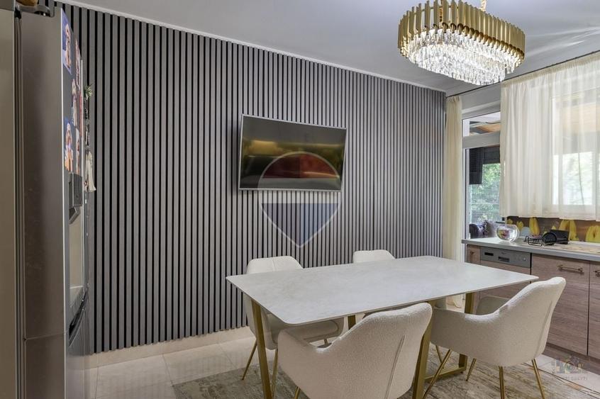 Casă individuală cu 6 camere cu Teren 492 Mp în Exterior Est