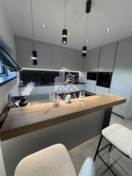Duplex cu 6 camere cu Canalizare în Strei