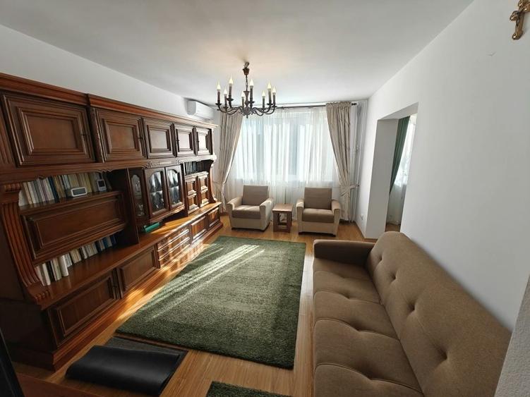 Apartament cu 4 camere decomandat în Dacia