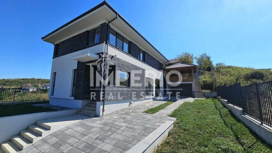 Casă individuală cu 5 camere cu Canalizare în Chinteni