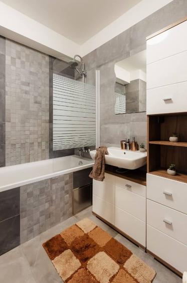 Apartament cu 3 camere decomandat în Tineretului