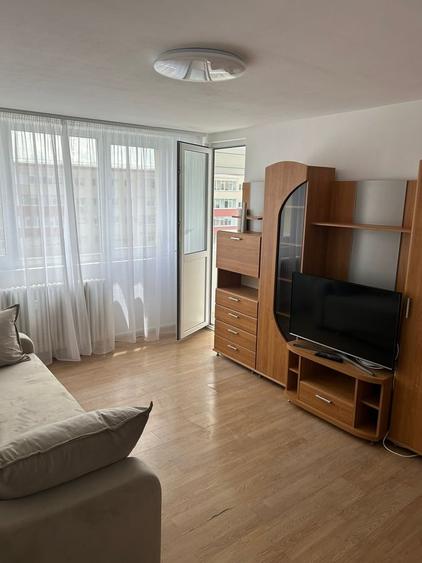Apartament cu 2 camere semidecomandat în Berceni