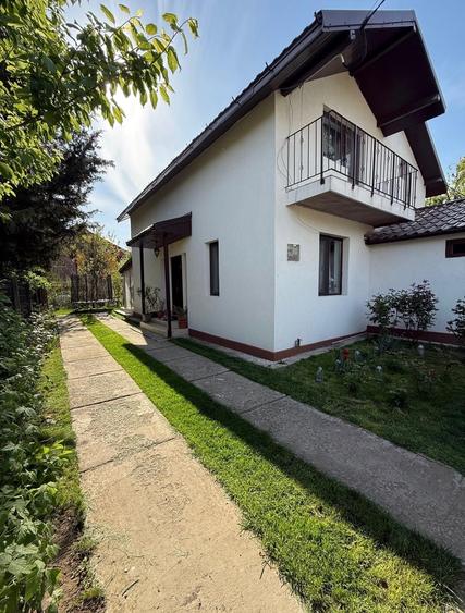 Casă cu 4 camere în Frumușani