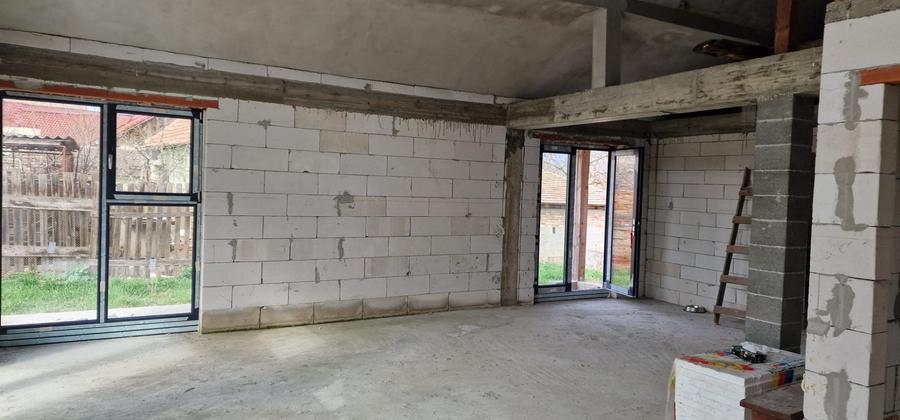 Casă individuală cu 3 camere cu Teren 2712 Mp în Oarda