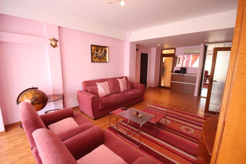 Apartament cu 4 camere decomandat, mobilat în Aradului