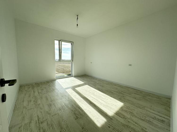 Apartament cu 3 camere decomandat în Dumbrăvița
