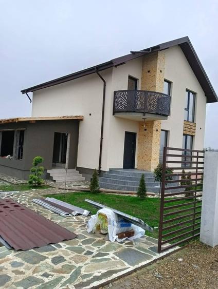 Casă cu 4 camere cu Teren 300 Mp în Vânători