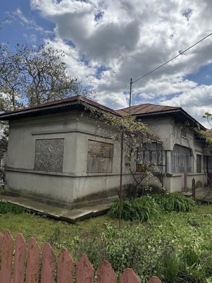 Casă cu 4 camere în Frumușani